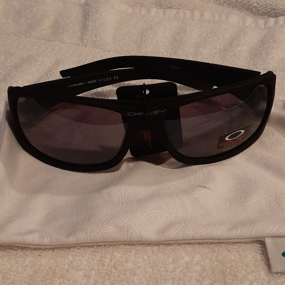 OAKLEY sunglasses - Picture 1 of 11